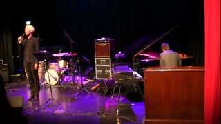 Det Er Makt I De Foldede Hender