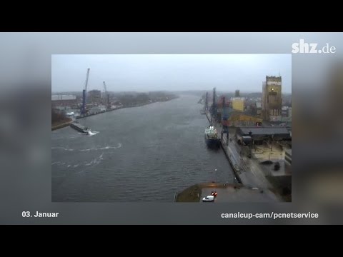 Havarie im Nordostsee-Kanal: MS ESTE schrammt am Schwerlasthafen entlang