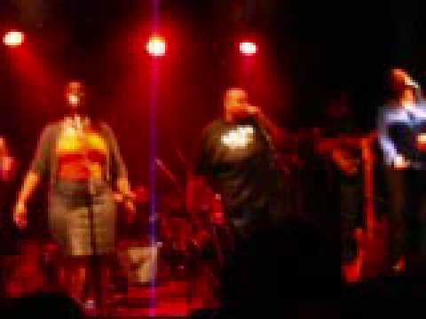 Toshi Reagon & BIGLovely sing 