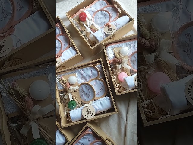 Vídeo relacionado con Spa Luxetique Spa cesta de regalo, canastas de regalo de vainilla para las mujeres, lujo 15 piezas baño set de regalo, sal de baño, baño de burbujas, belleza set de regalo para las mujeres.