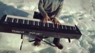 אביחי פז גרינוולד – פתח את הלב (הקליפ הרשמי) - התמונה מוצגת ישירות מתוך אתר האינטרנט יוטיוב. זכויות היוצרים בתמונה שייכות ליוצרה. קישור קרדיט למקור התוכן נמצא בתוך דף הסרטון