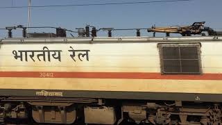 preview picture of video 'Gorakhpur - Bandra Terminus Weekly Express with Ghaziyabad WAP7 - Indian Railways.'