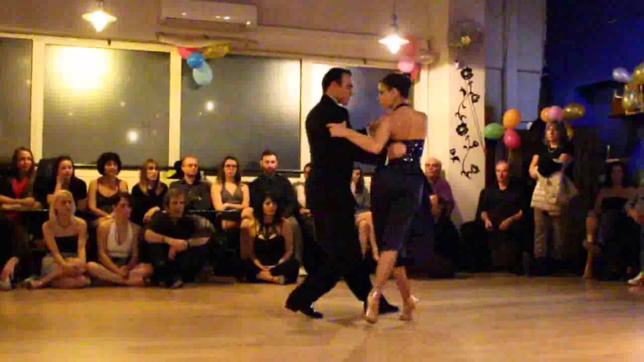 Video thumbnail for Esteban Moreno y Claudia Codega en La Maquina Tanguera - 1
