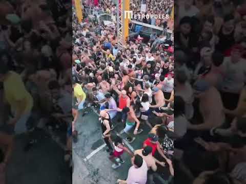 Claudia Leitte é chamada de "genocida" após festa com aglomeração em SP