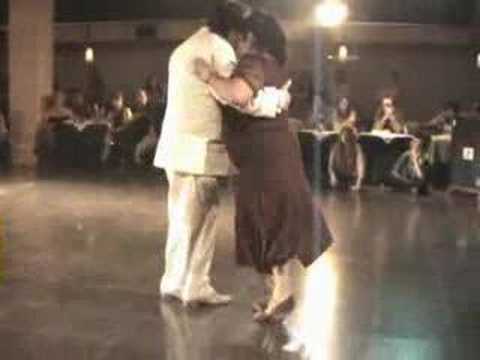  María del Carmen Romero  and  Jorge Dispari  are  dancing  to  the  tango  "  Color Cielo  "