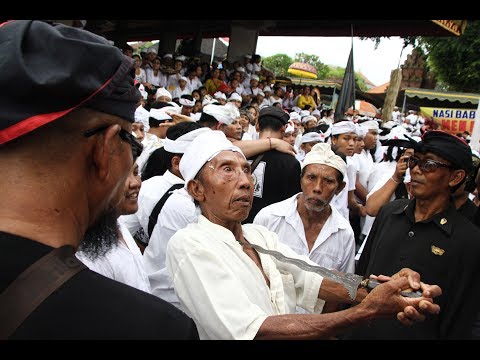 NGEREBONG TRADITION AT KESIMAN VILLAGE