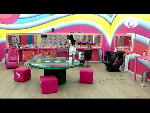 "Edhe meshkujt e mbajnë më mirë veten"/ Efi e revoltuar me vajzat - Big Brother Albania Vip 2