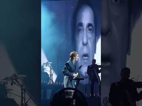 Sıla Gencoğlu, ‘Sude’ şarkısıyla Harbiye Açıkhava’da Özkan Uğur’u andı...  #sılagençoğlu #özkanuğur