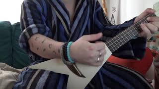 Video thumbnail for Mahalo Flying V soprano ukulele review by dragpie16