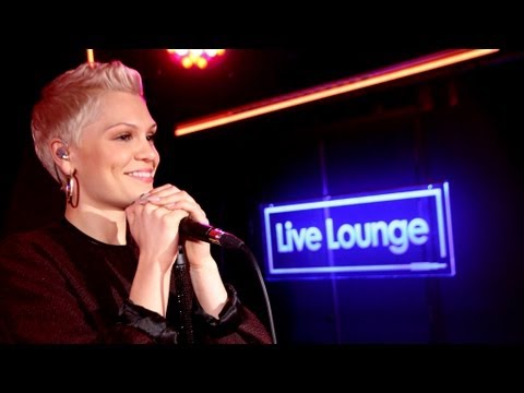 Jessie J - I Knew You Were Trouble (Taylor Swift) in the Live Lounge