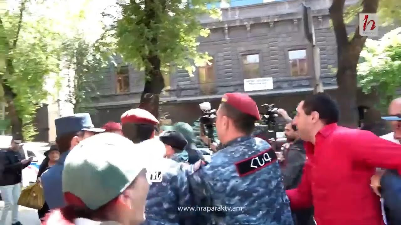 Ոստիկանները բերման ենթարկեցին Վահագն Չախալյանին