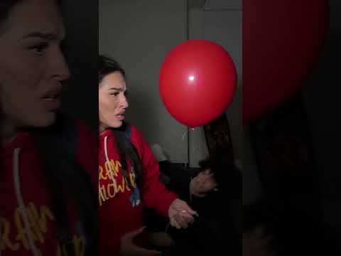 Someone lives below our house and we discovered that they left this..😨 You have to see it: KARLA ...