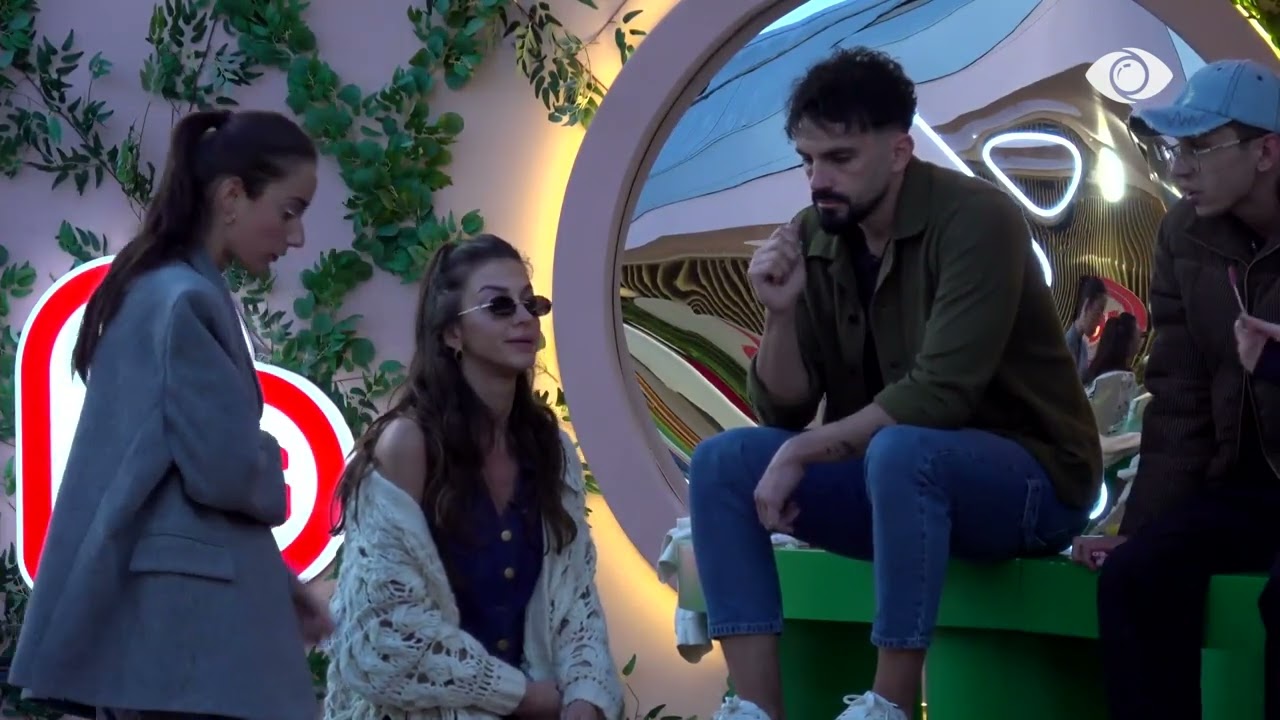 “Nuk di të debatosh”/ Vijon debati mes Loredanës dhe Olës: Ik na lër rehat