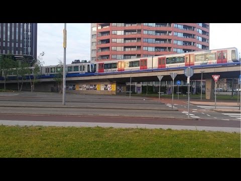 RET Metro 2*Type B (half nieuw/oud combi) nabij Rijnhaven richting Rotterdam Centraal