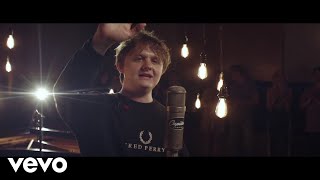 Lewis Capaldi - Hold Me While You Wait (Live)