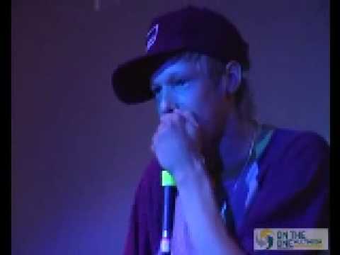 Dr Rhythm vs Pikey Esquire - 2006 UK Beatbox Champs - Semi final round 2