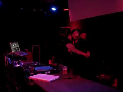 Dj Linux @ Istanbulcafè 5 nov 2011 (le) part 2.m4v