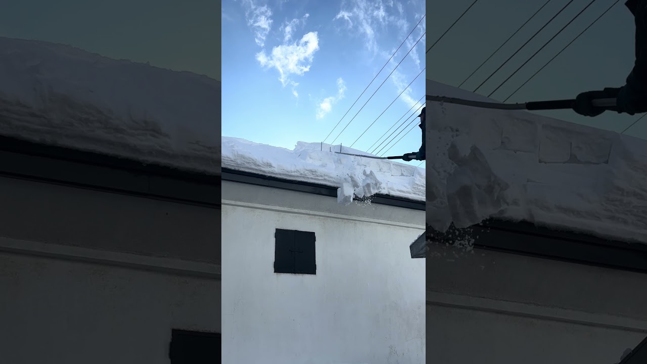 豪雪地区の日常　雪がスルスルっと落ちて気持ちいい。親父と交代でやってるけどマジで疲れる。もう雪は山だけに降ってくれ！#らくらく雪すべーる