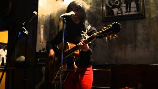 Nina Díaz - &quot;So&quot; (solo acoustic) Pearl Bar Houston - 1/23/14