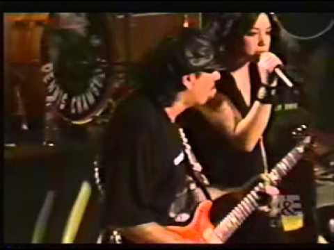 Michelle Branch & Santana   The Game Of Love Live @ A&E 20021017)