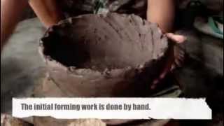 preview picture of video 'Lombok Pottery Centre - Black Ceramic Bowl'