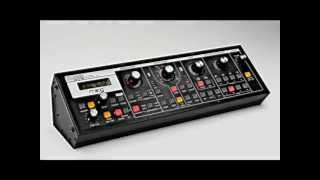 Video thumbnail for Moog Slim Phatty Demo by Hunart©