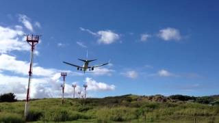 Boeing 767-300 crosswind approach at Easter Island