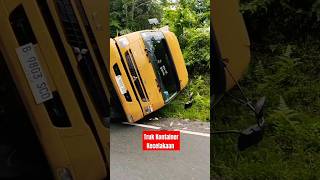 Download lagu Mobil Truk Kecelakaan#shorts #herichannel #truk #beko #animasimobiltruk#bus#truck #shortvideo #viral mp3