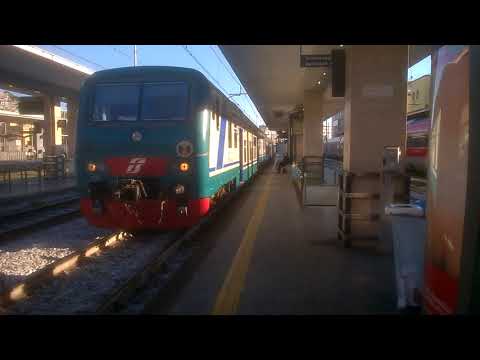 Treno in arrivo - Stazione Salerno - Trenitalia - Dezember 2017