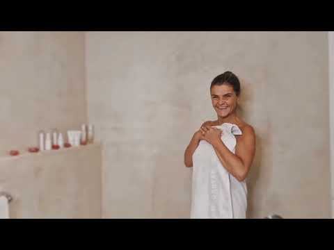 Hochatmungsaktive Lehm- und Kalkbeschichtung hat das Bad für Ruth aufgewertet.