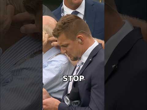 Brady wants Gronk to stop faking 😂😂