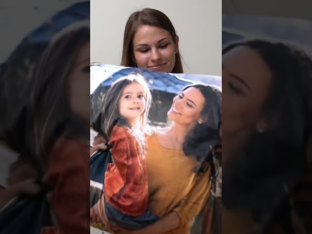Vídeo relacionado con LolaPix Cojín Personalizado con Nombre. Cojines Personalizados superhéroes. Regalo Friki. Varios diseños y tamaños. Maravilla