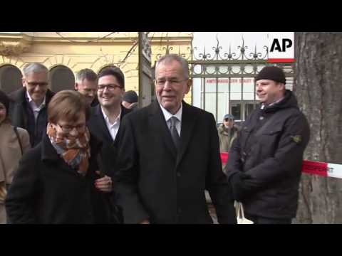 Van der Bellen votes in Austrian elections