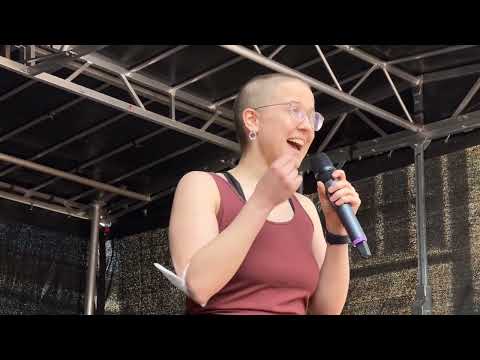 AWO Aktionstag gegen Kinderarmut  in Dortmund - Auftritt von „Slam-Poetin“  Ella Anschein.