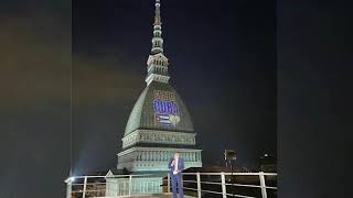 Grazie Cuba, se ilumina cielo de Turín, Italia