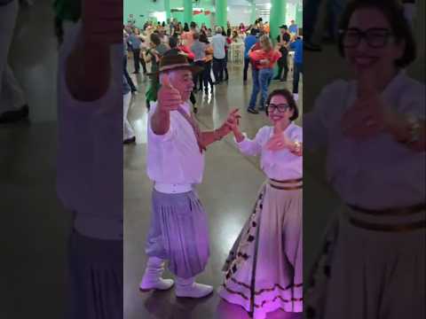 nos idosos de Coronel Vivida no Paraná.Brasil #shotrs #dancarinos #baile