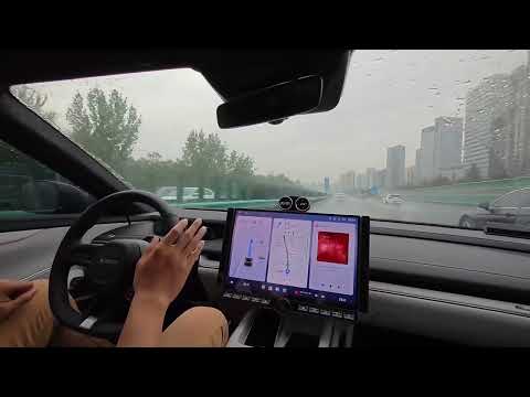 Xiaomi SU7's highway NOA performance in heavy rain