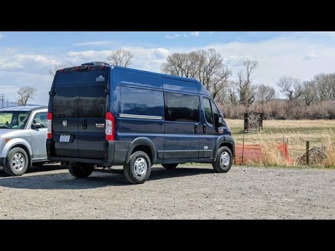Mos Ranch Van Meet River – Mo & Bill
