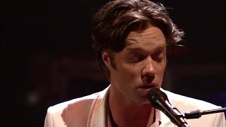 Rufus Wainwright performs &quot;Vibrate&quot;