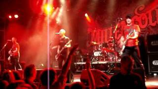 Millencolin - Devil Me - Live in Paris 2008