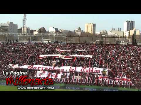 ""River Plate, esta es tu hinchada la que tiene aguante..."" Barra: Los Borrachos del Tablón • Club: River Plate