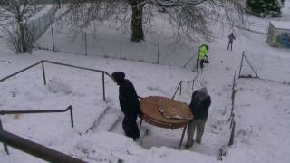 preview picture of video 'Tiverton, Devon, Snow & Winter Scenes - January 6th 2010 (2/3)'