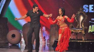 Salman Khan, Bodyguard of Dharmendra does Belly Dance!