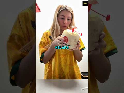 Banyak yang Salah Saat Membuka Kelapa Ini