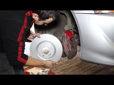 Changing brake pads on Brembo brake system / 4 piston fixed caliper