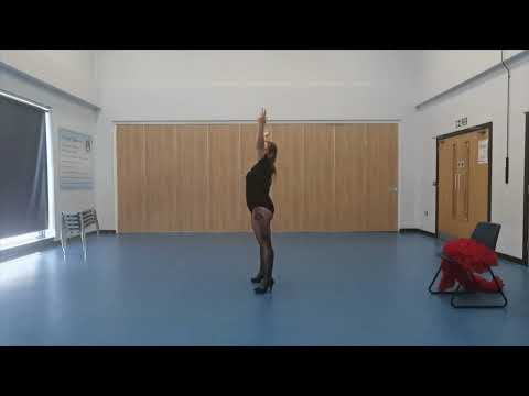 5  Burlesque for beginners Leg Strokes