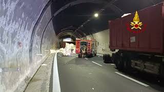 incidente-mortale-in-galleria-sull-a16-il-video-dei-vigili-del-fuoco