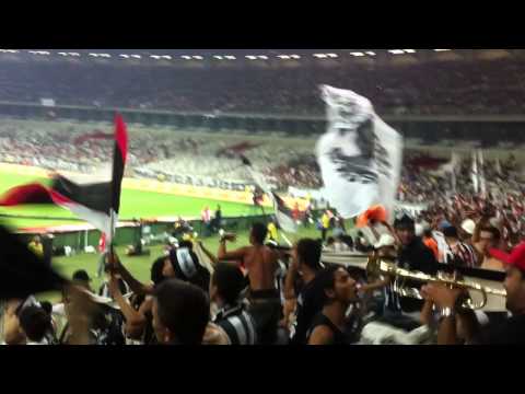 "Movimento 105 minutos!    Descontrole! Galo 4x1 Corinthians pela Copa do Brasil!" Barra: Movimento 105 Minutos • Club: Atlético Mineiro