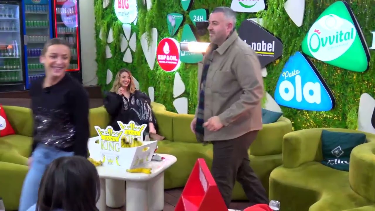 Këta janë çifti që hajnë akullore me një lugë/ Gimbo për Juelën dhe Rogertin