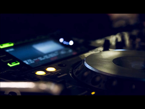 Oliver Koletzki feat. Leslie Clio – No Man No Cry (Worakls Remix)